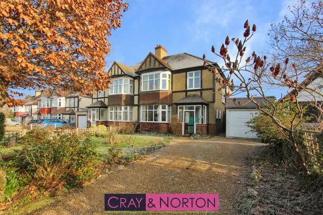 Whitethorn Gardens, Croydon, CR0 7LL, photo 1