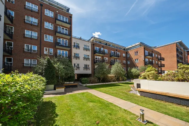 Royal Quarter, Seven Kings Way, Kingston Upon Thames, Greater London, KT2, photo 1
