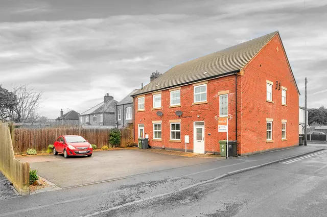 A block of four maisonettes located in the heart of Syston!, LE7, photo 1
