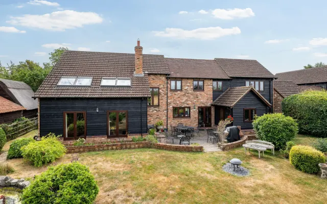 Hunters Yard, Riseley, Bedford, photo 1