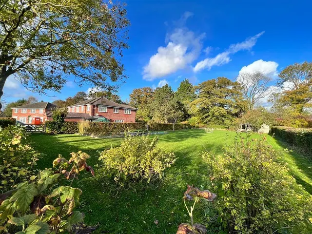 Photo 2 — Anstey Brook, Weston Turville, AYLESBURY