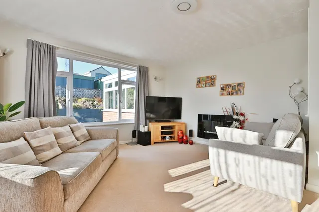 St. Brelades Avenue, Poole, BH12, photo 2
