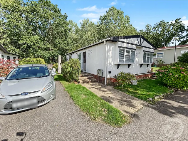 2 bedroom house, Woodpecker Close, Stonehill Woods Park, DA14