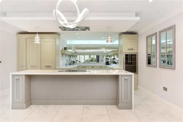 Gunnersbury Mews, London, W4, photo 1