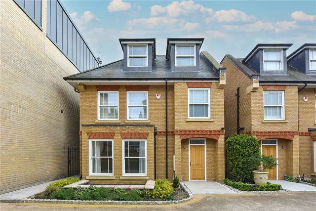 Gunnersbury Mews, London, W4, photo 1