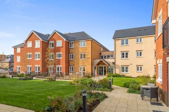 Churchfield Road, Walton-On-Thames KT12 2FR, photo 1