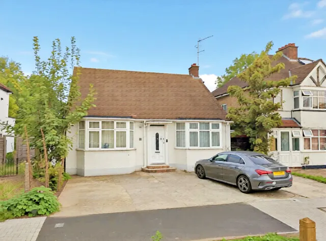 Eton Avenue, Wembley, HA0, photo 1