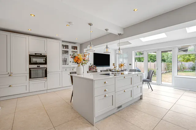 The Crescent, Egham, TW20, photo 2