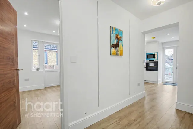 Felix Lane, Shepperton, TW17, photo 3