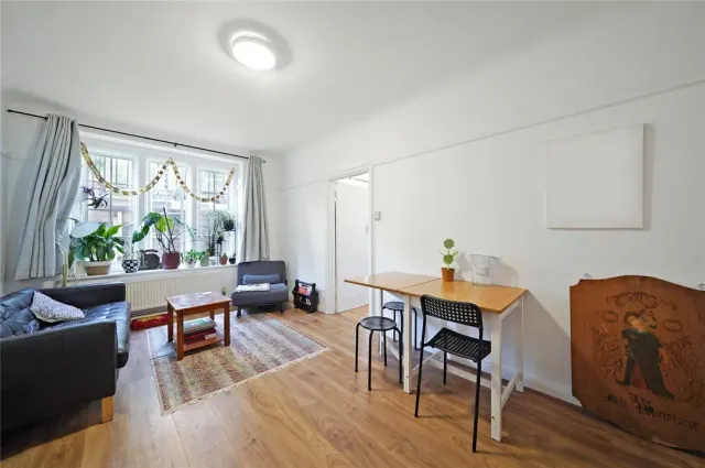 Photo 3 — Mortimer Crescent, Kilburn, London, NW6