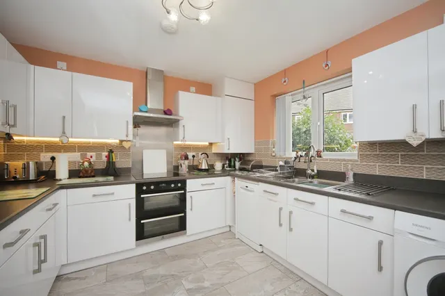 Lombardy Avenue, Chard, TA20, photo 2