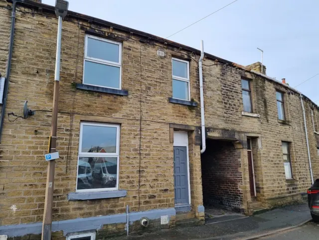 Canal Street, Huddersfield, photo 1