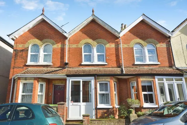 St. Davids Road, East Cowes, PO32, photo 1