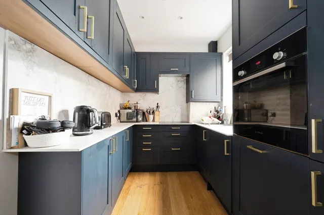 High Street, Esher, KT10, photo 3