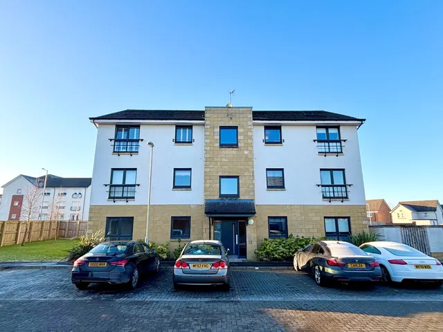 Hawk Avenue, Newton Mearns, G77, photo 1
