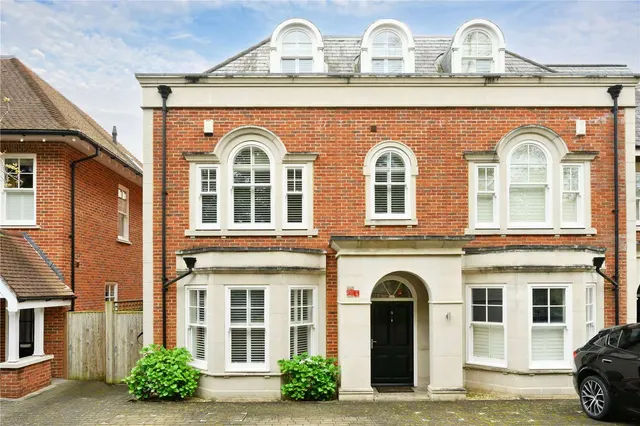 Sycamore Court, Oatlands Chase, Weybridge, Surrey, KT13 9RS, photo 1
