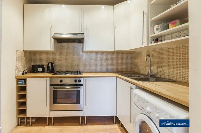 Photo 2 — Sutherland Ave, Maida Vale W9 2QR