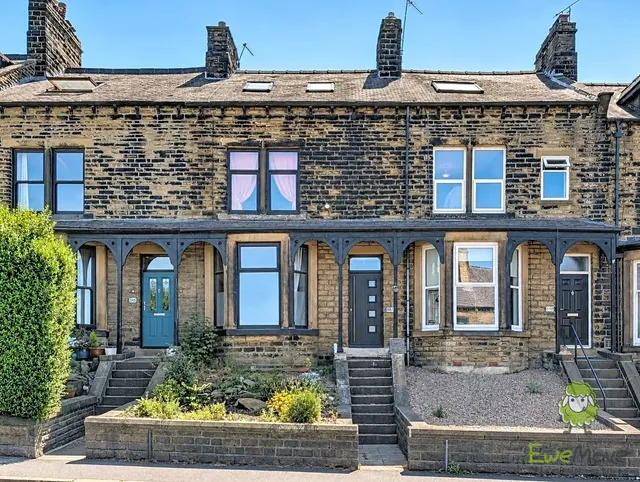 Huddersfield Road, Wyke, BD12, photo 1