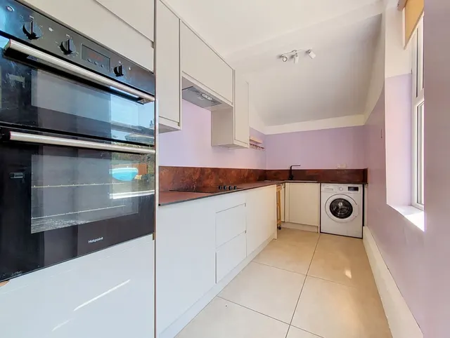 Huddersfield Road, Wyke, BD12, photo 2
