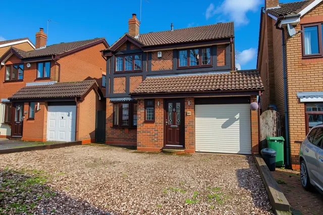Poplar Crescent, Norton, Stourbridge, photo 1