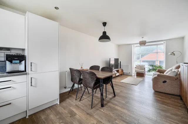 Photo 2 — Ifould Crescent, Wokingham, Berkshire, RG40 1LB