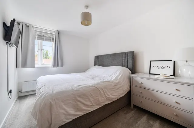 Photo 3 — Ifould Crescent, Wokingham, Berkshire, RG40 1LB