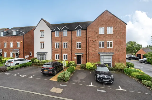 Ifould Crescent, Wokingham, Berkshire, RG40 1LB, photo 1
