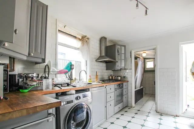 Pinkwell Avenue, Hayes, UB3, photo 2