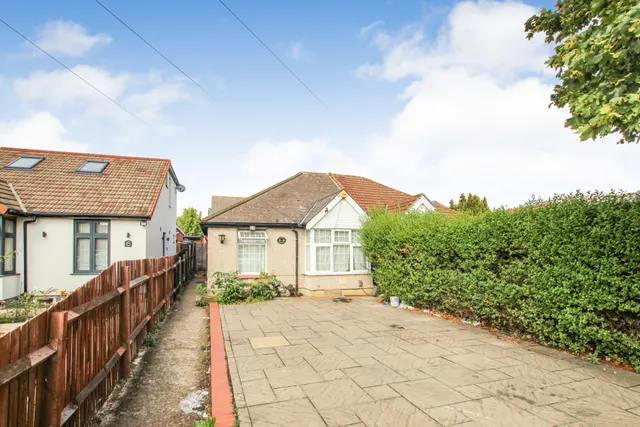 Pinkwell Avenue, Hayes, UB3, photo 1