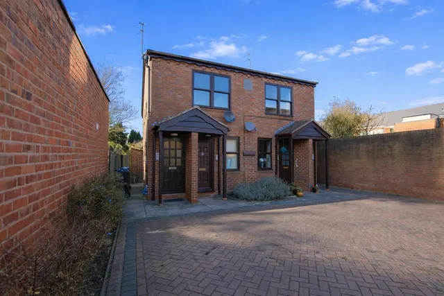 Flat 3, The Lyndons, Park Street, Kingswinford, DY6 9LX, photo 1