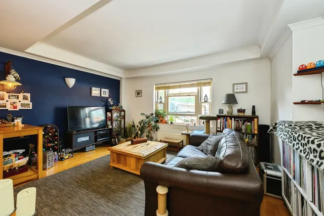 Photo 3 — Brighton Road, Purley, CR8