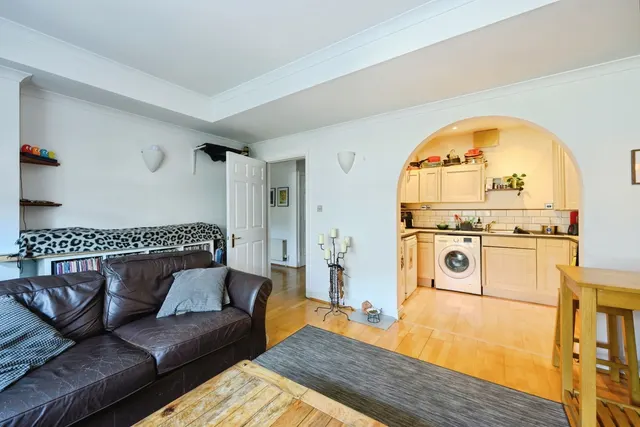Photo 2 — Brighton Road, Purley, CR8