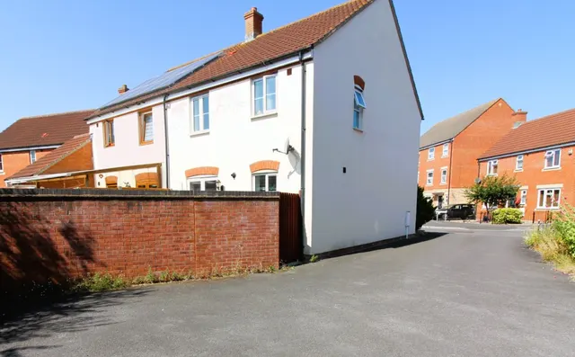 Reedmoor Gardens, Bridgwater, TA6, photo 1