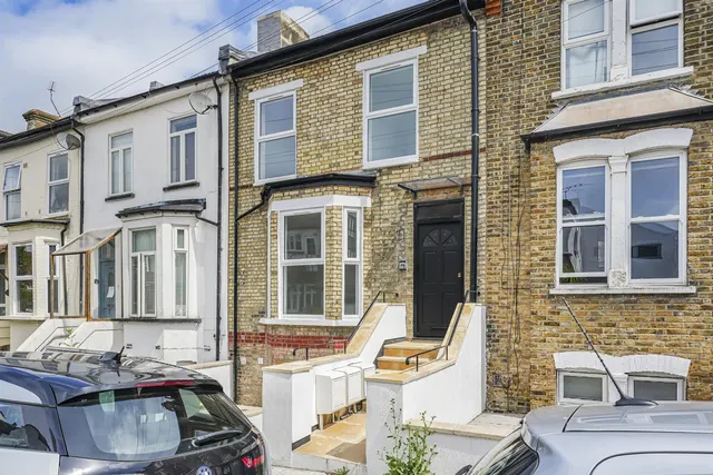 Gruneisen Road, Finchley, N3 1LU, photo 1