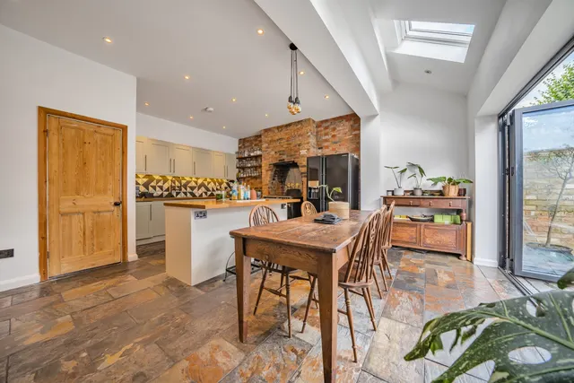 Seely Road, London, SW17, photo 2