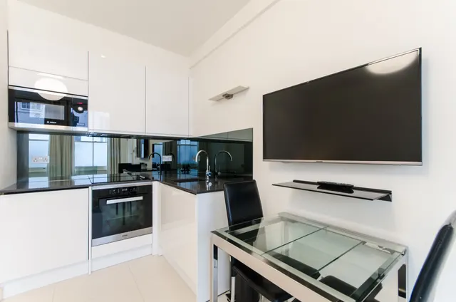 Photo 2 — 34a Redfield Lane, London