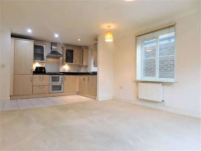 Periwood Crescent, Perivale, UB6, photo 1