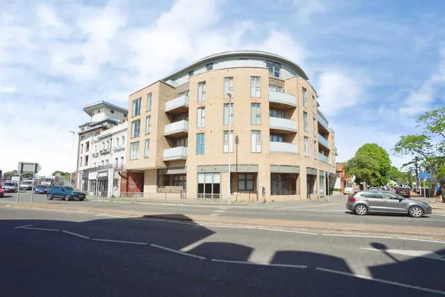 2 bedroom flat — Lennox Road, WORTHING
