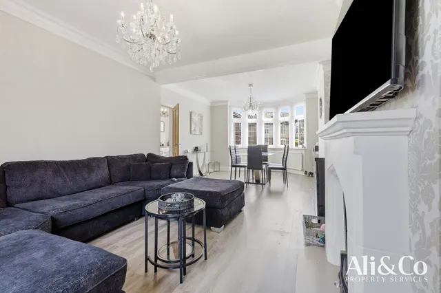 Photo 3 — Lenmore Avenue, Grays, Essex, RM17 5NY