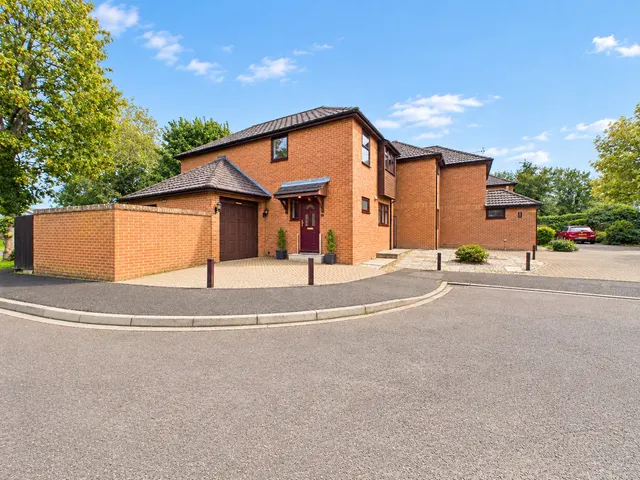 Lovent Drive, Leighton Buzzard, LU7, photo 1