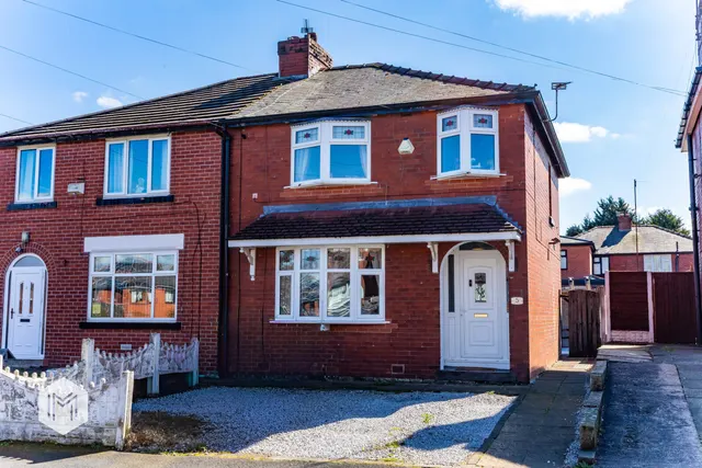 Lupin Avenue, Farnworth, Bolton, BL4 0EP, photo 1