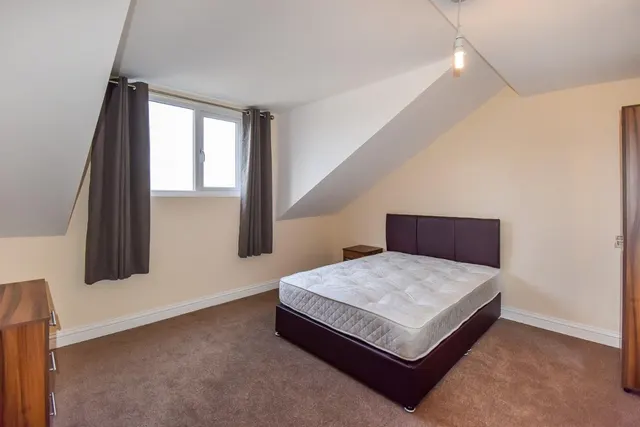 Cutler Heights Lane, Bradford, BD4 9JG, photo 1