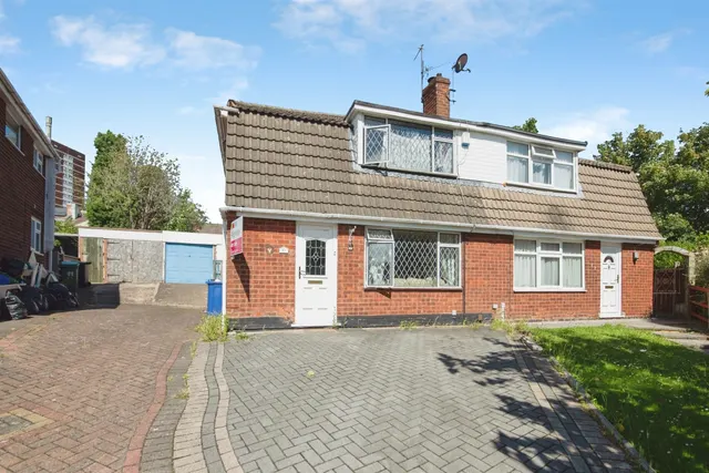 Mayfair Close, Dudley, photo 1