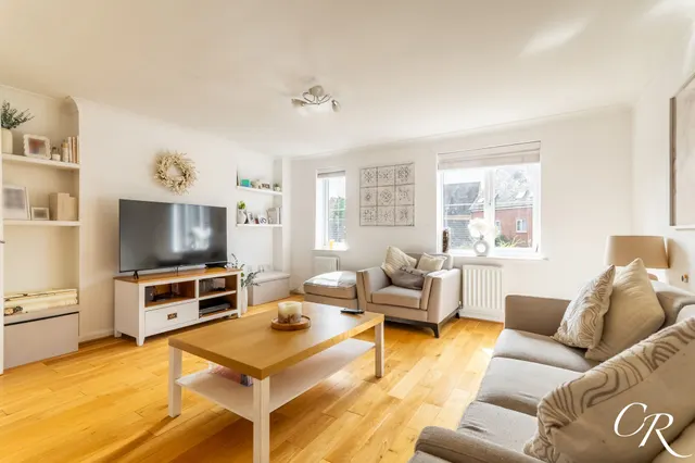 Butterfield Court, Bishops Cleeve, photo 3