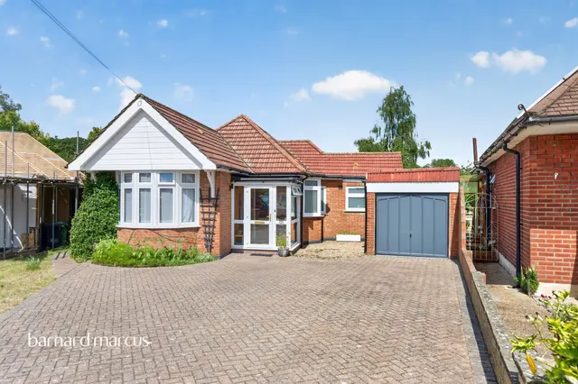 West Mead, Epsom, KT19, photo 1