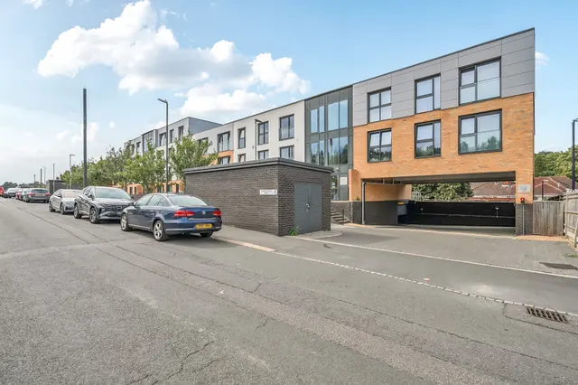 Boyn Valley Road, Maidenhead, photo 1