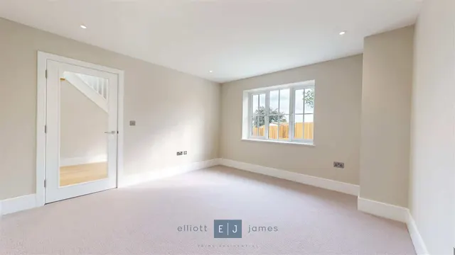 Photo 3 — Clovis Close, Loughton