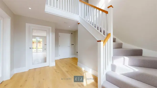 Clovis Close, Loughton, photo 1