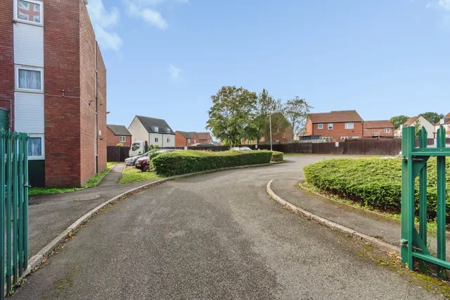 Spring Street, Ocker Hill, DY4, photo 2