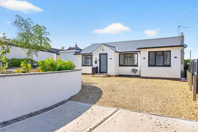 Priory Farm Lane, Newport, PO30, photo 1